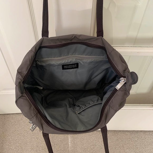 Medium-sized Gray Handbag by Hedgren - Picture 3 of 3